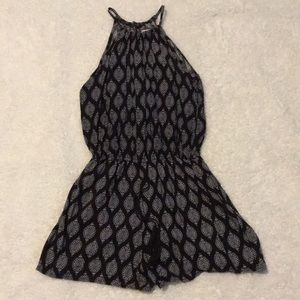 🌺 Black pattern romper